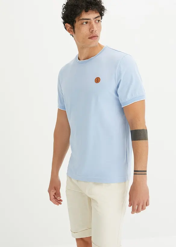 T-shirt aspect superposé avec écusson poitrine, bonprix