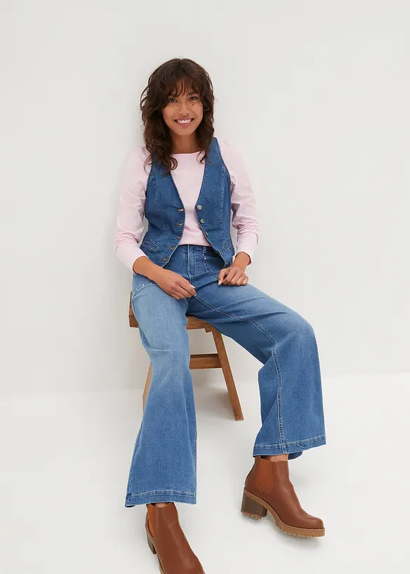 Jean taille moyenne, jambe évasée, avec rivets, bonprix