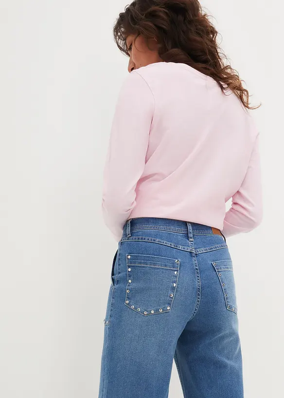 Jean taille moyenne, jambe évasée, avec rivets, bonprix