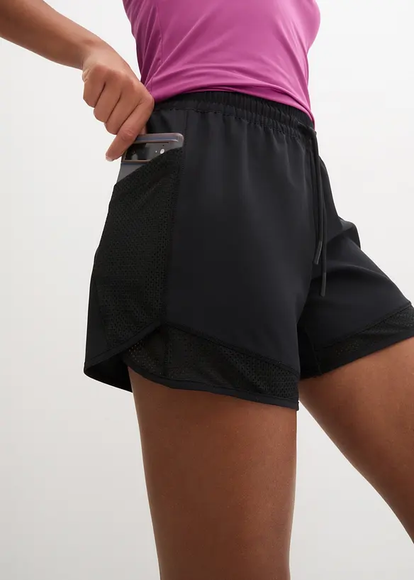 Short fonctionnel avec poche à portable, bonprix
