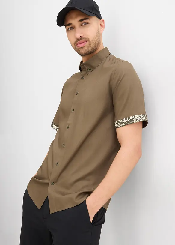 Chemise manches courtes en viscose, slim, bonprix
