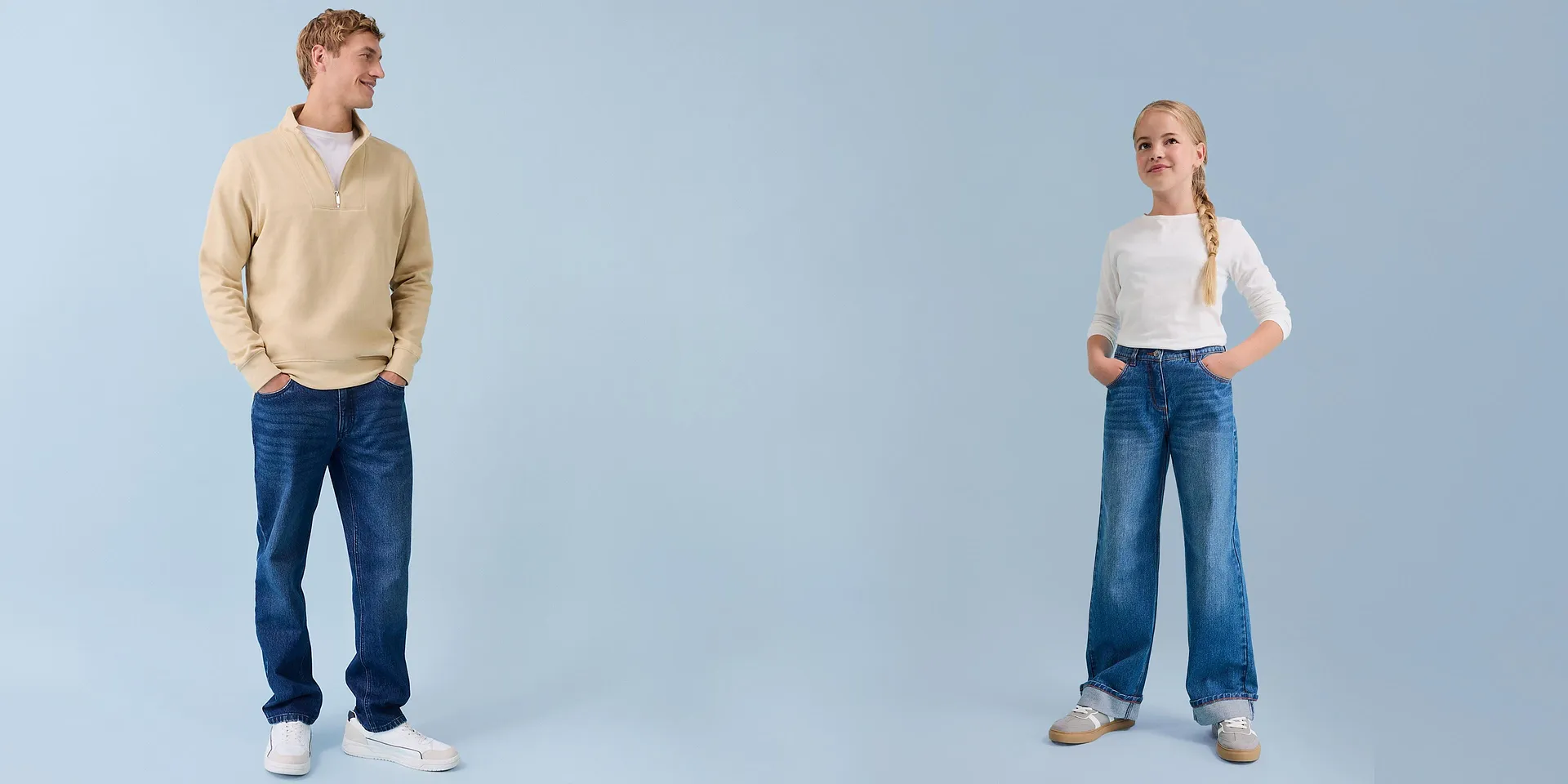 Mode décontractée : homme portant un sweat-shirt et fille portant un T-shirt à manches longues avec un jean sur fond clair.