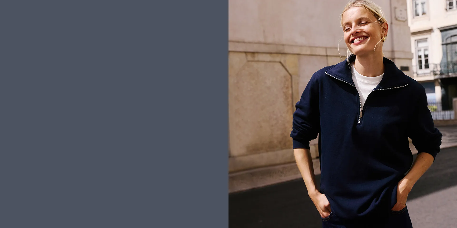 Pull foncé avec col zippé.