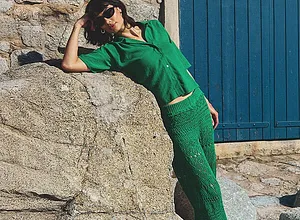 Vert été : une dentelle au crochet élégante et un haut léger pour un look stylé.