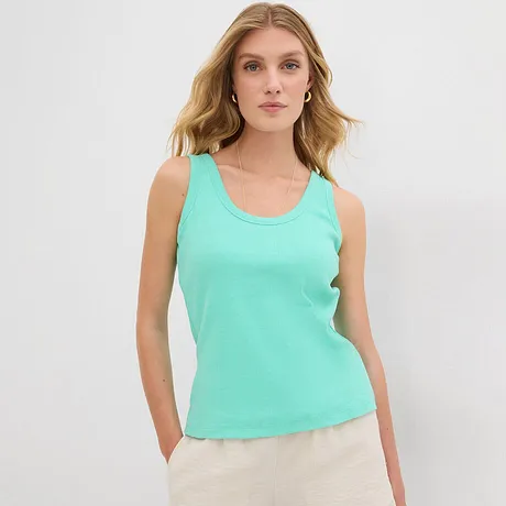 Débardeur dans un ton turquoise rafraîchissant pour les journées estivales. 