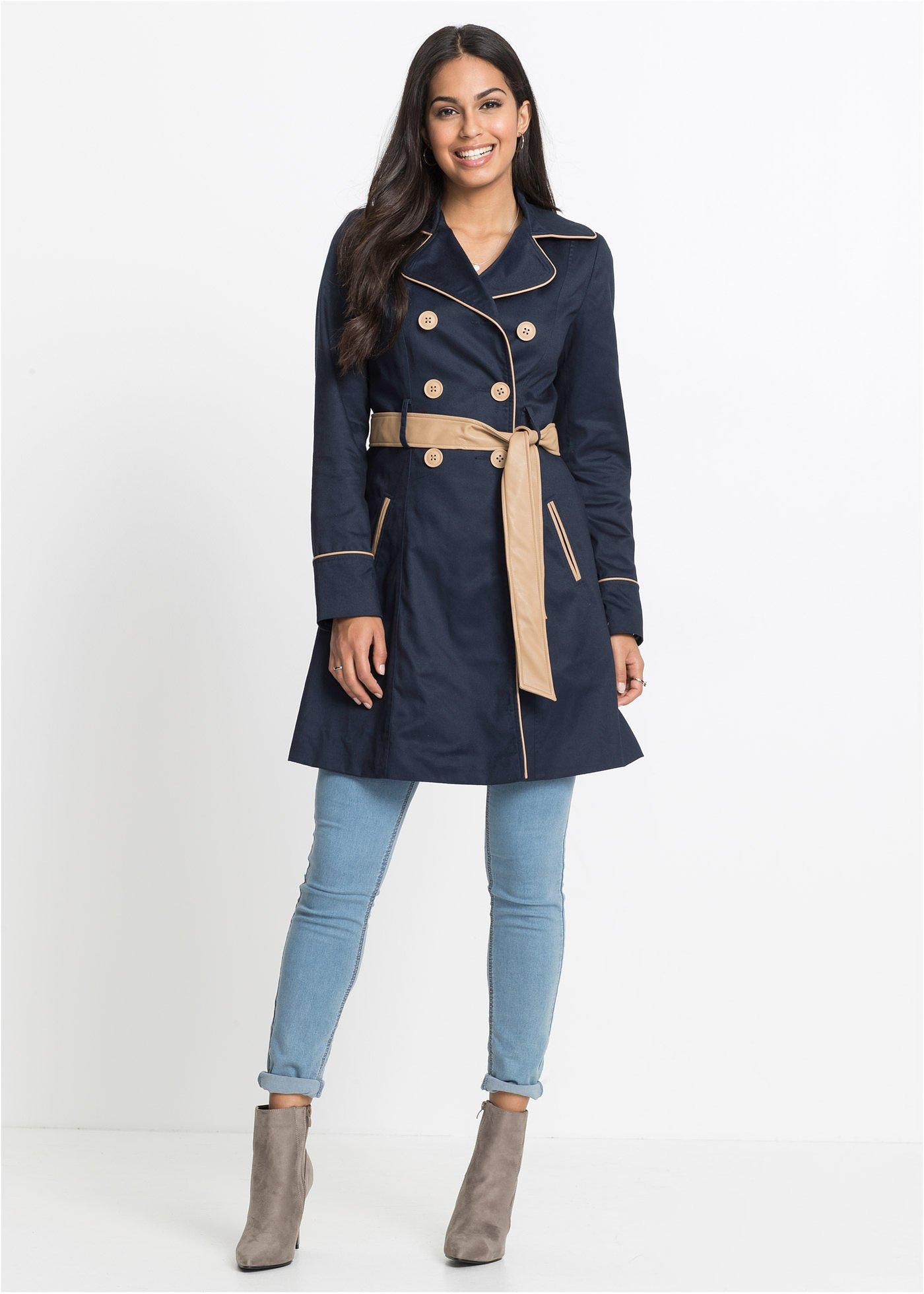 Trenchcoat élégant avec contrastes de couleur bleu foncé