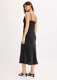 Robe longue et fluide en satin, bonprix