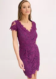 Robe en dentelle avec application en crochet sur l'encolure, bonprix
