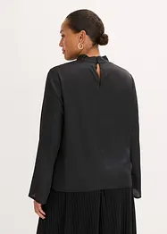 Blouse fluide en satin, bonprix