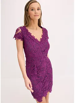 Robe en dentelle avec application en crochet sur l’encolure, bonprix