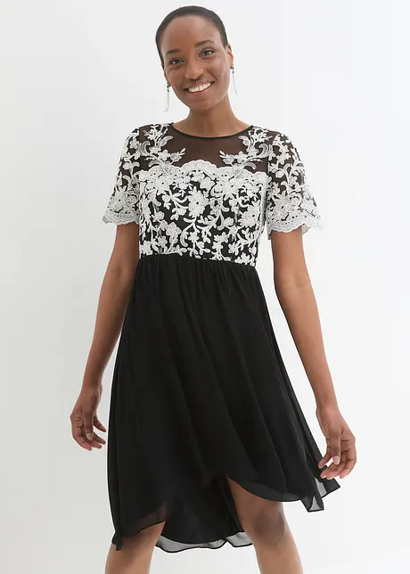 Robe à empiècement brodé, bpc selection