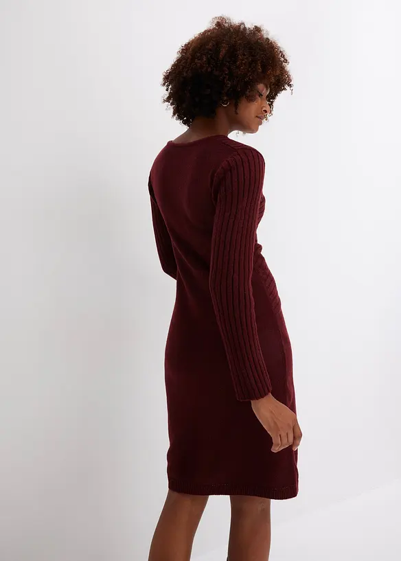 Robe cintrée en maille avec effet drapé, bonprix