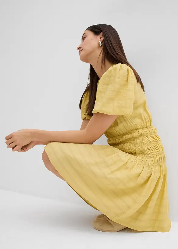 Robe courte smockée, bonprix